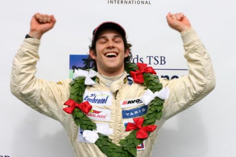 Bruno Senna øverst på podiet - her på Oulton Park
